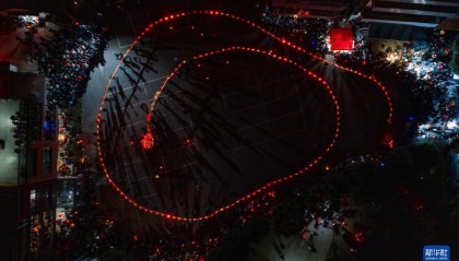 浙江金华：五彩板凳龙迎元宵