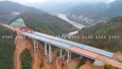 大桥全幅贯通！玉林这条高速建设有新突破