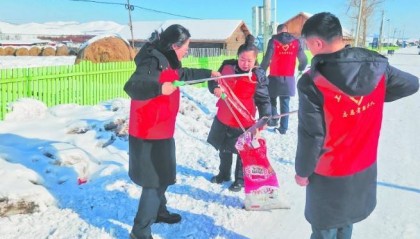 图片新闻：呼伦贝尔市公路通行费征收中心上护林收费站组织开展志愿服务活动