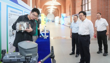 冯飞在海口调研促进高质量充分就业工作 -- 图片新闻 -- 海南省应急管理厅