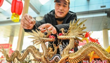 浙江金华棕编达人的“指尖情缘”