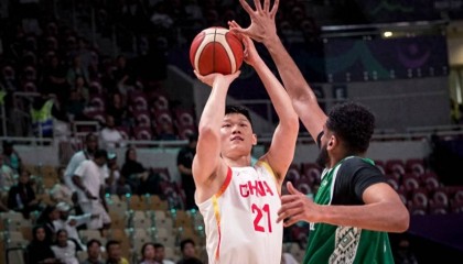 中国男篮战胜东道主沙特队 取得亚洲杯小组赛开门红