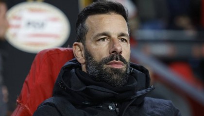 英超第9踢疯，2-0完胜英超前冠军，48岁范尼在英超执教惨遭7连败