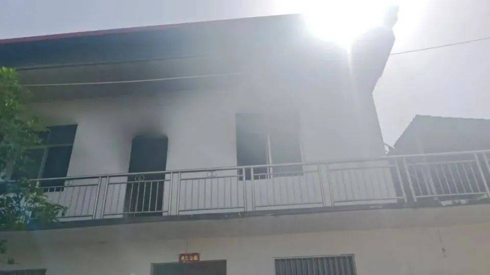 只因给手机充电，九江20岁小伙子被送进ICU！