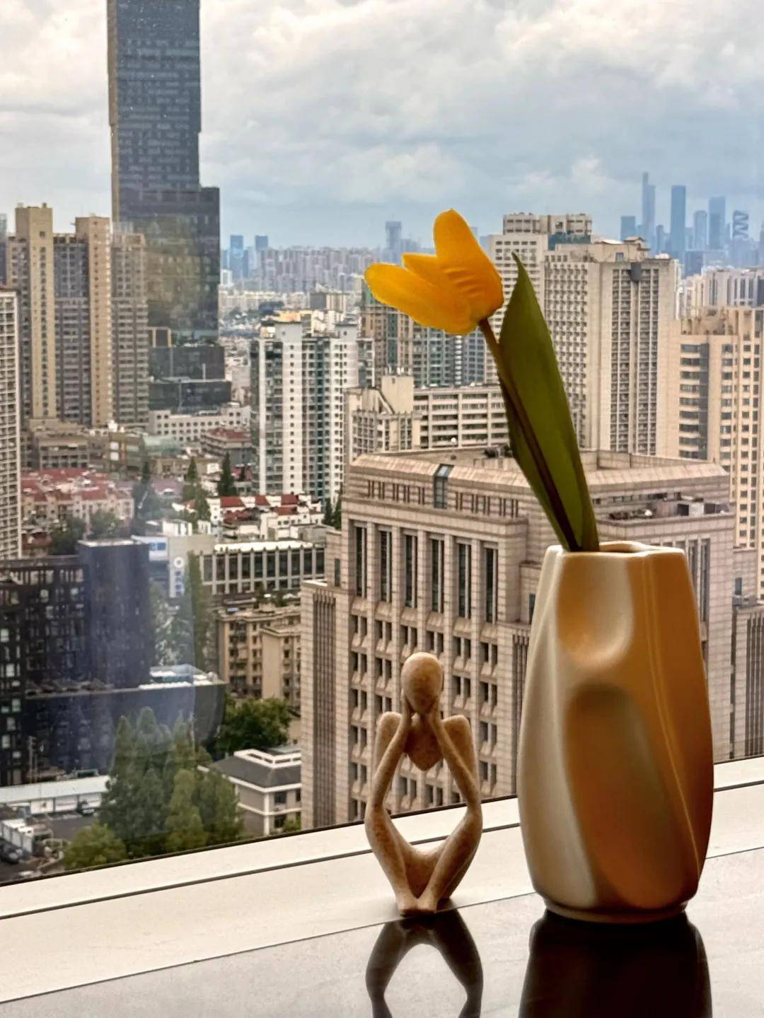 广州心理咨询价格战真相:有牌照的平台为何能媲美三甲医院?