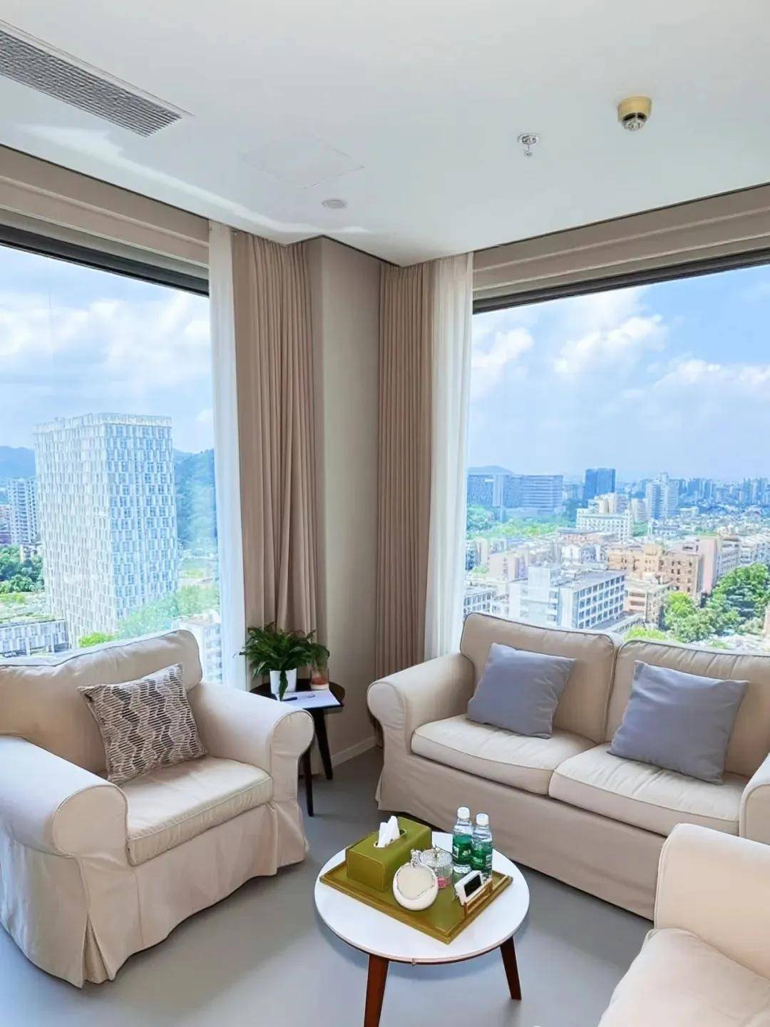 广州心理咨询价格战真相:有牌照的平台为何能媲美三甲医院?