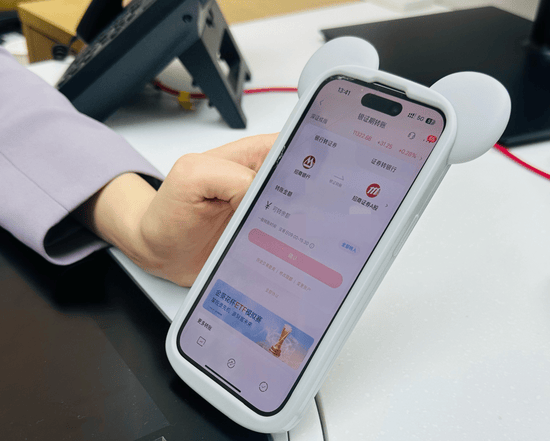 “最近股市表现不错,挺多人咨询”,银行网点证券开户升温